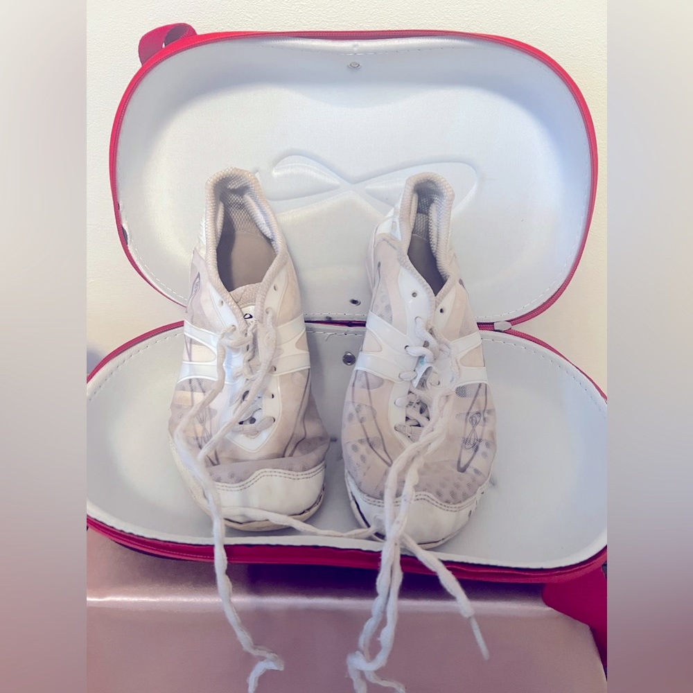 Nfinity Vengeance Cheerleading Shoes with Original Hard Shell Case
